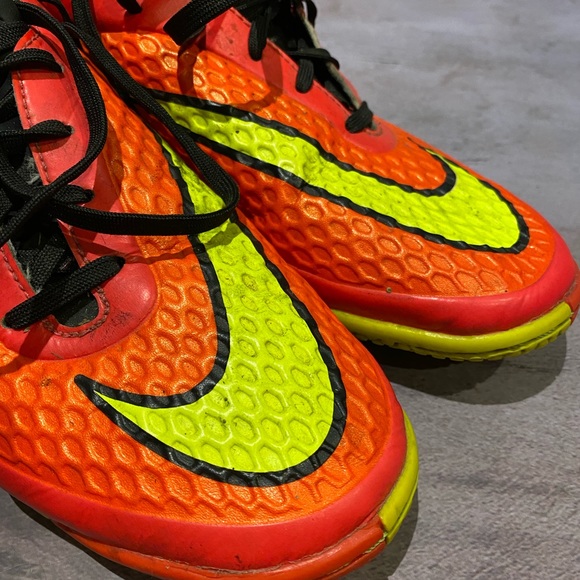 Sold* Nike sneakers - Picture 2 of 5